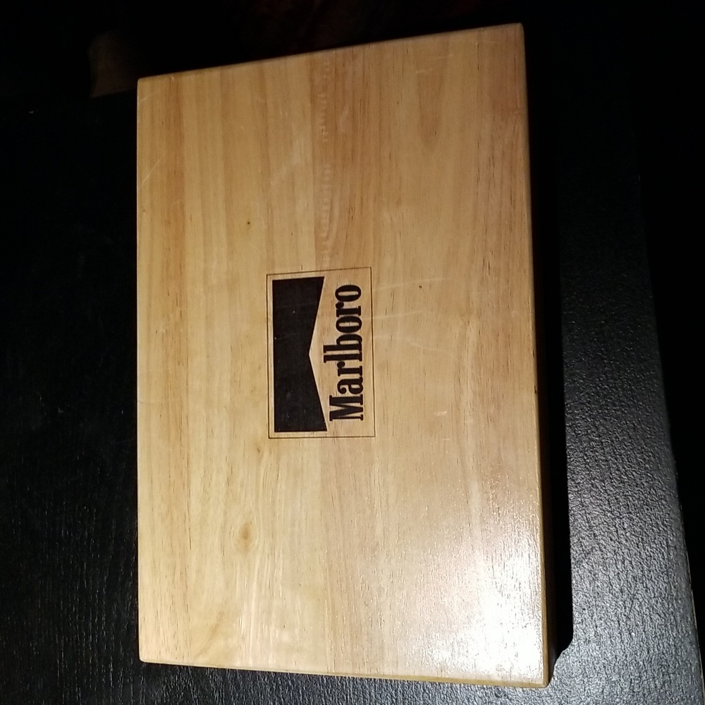 Marlboro wood case poker set Cards not included